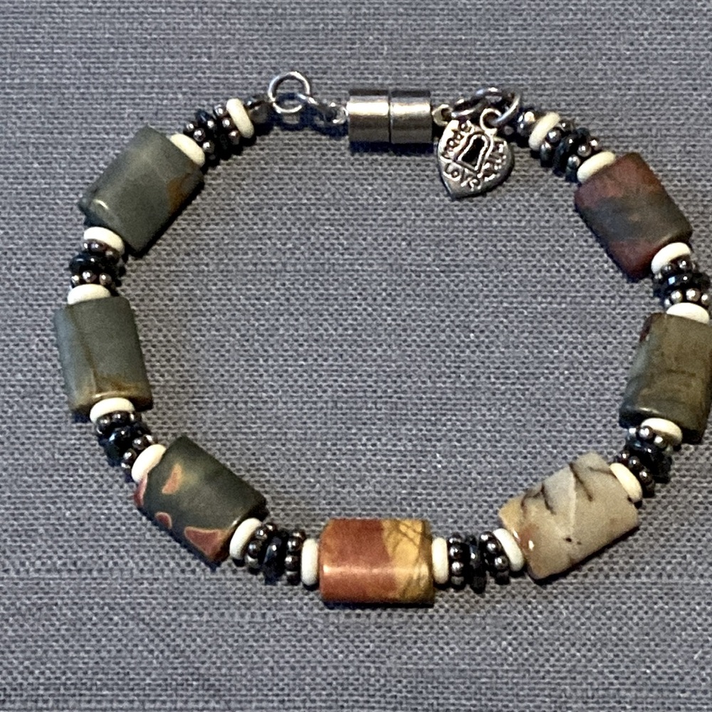 Multi-color jade bracelet with magnetic closure